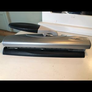 Swingline® LightTouch® High Capacity Hole Punch